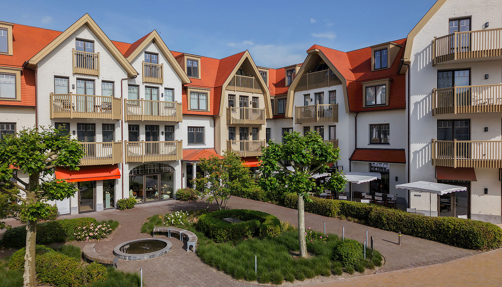 Exterior frontview of L'Ezt
